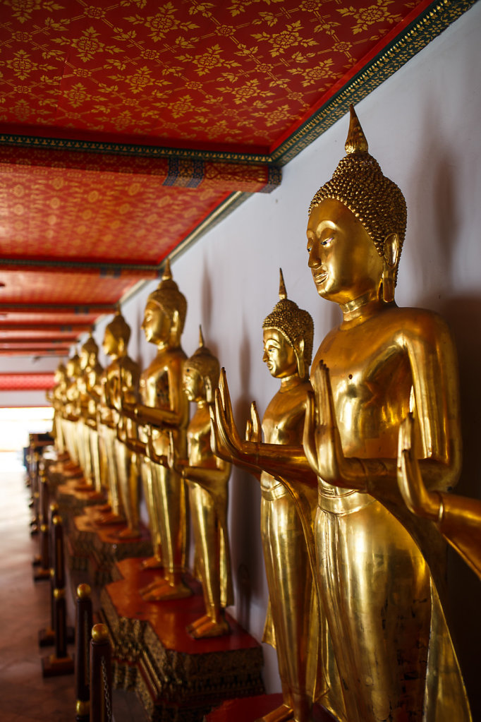 A row of golden buddhas at Wat Pho Temple